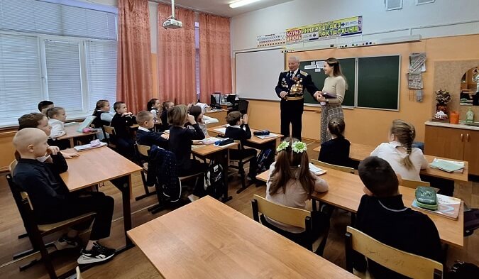 Ветераны ВС проводят уроки мужества к 23 февраля
